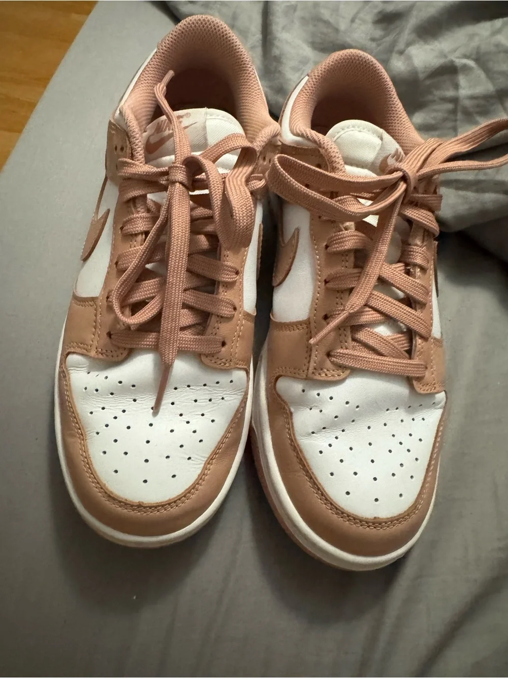 Nike Women's Low-Top Sneakers in White and Blush